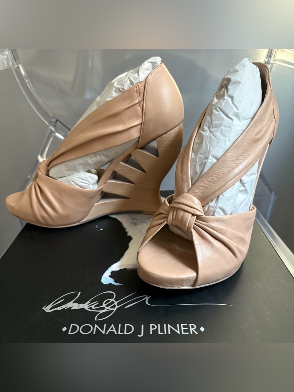 NEW Donald J Pliner Becca Sandals in Rose Nappa Leather Wedges Heels